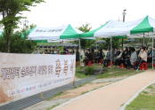 방역수칙을 지킨 가운데 축복식에 참여 중인 신자들